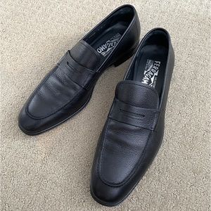 Salvatore Ferragamo black loafers 9.5 D 🖋️